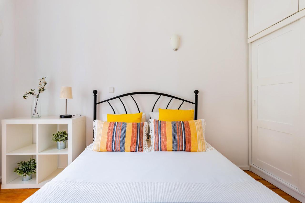 Апартаменты 2Br At Chiado Historical Heart Of Лиссабон Экстерьер фото